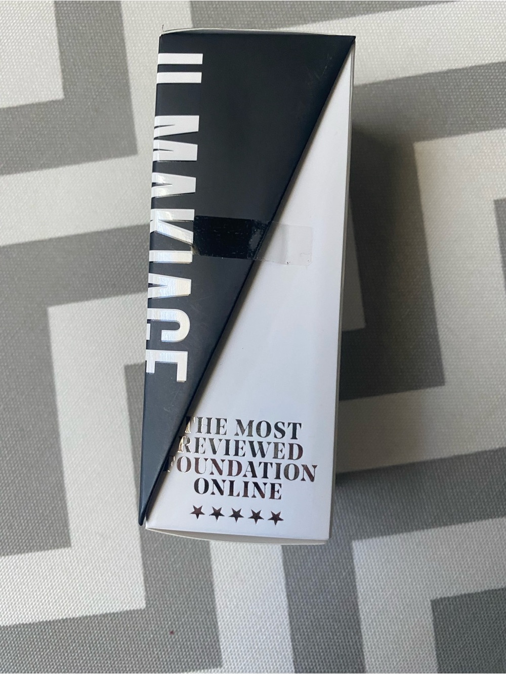 IL MAKIAGE Foundation Box - Black & White